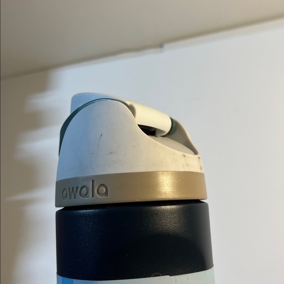 New! Owala 24 oz FreeSip Spout Insulated Water Bottle - Picture 3 of 6